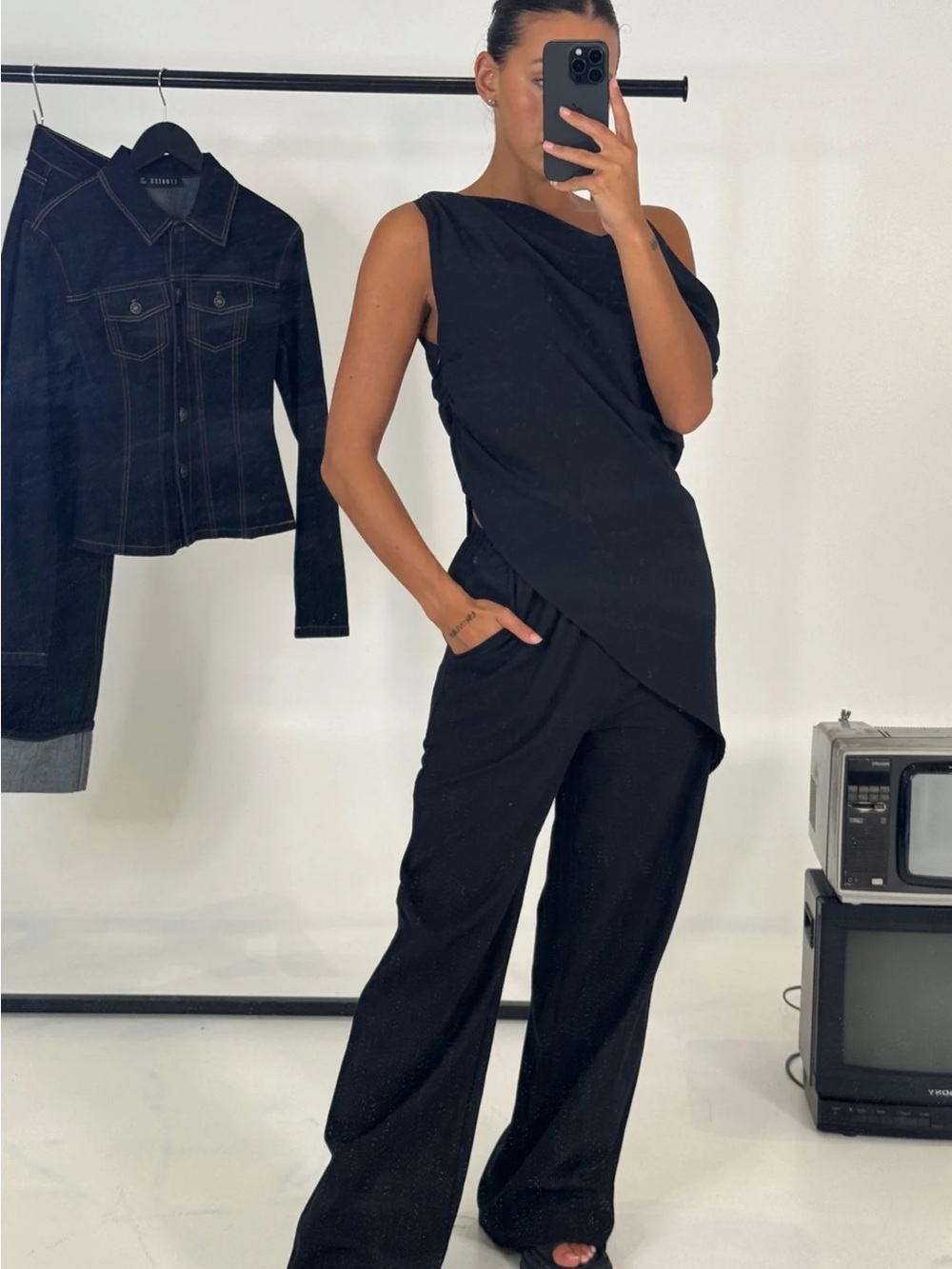 NWT Bronze Snake Tasi Set Black
